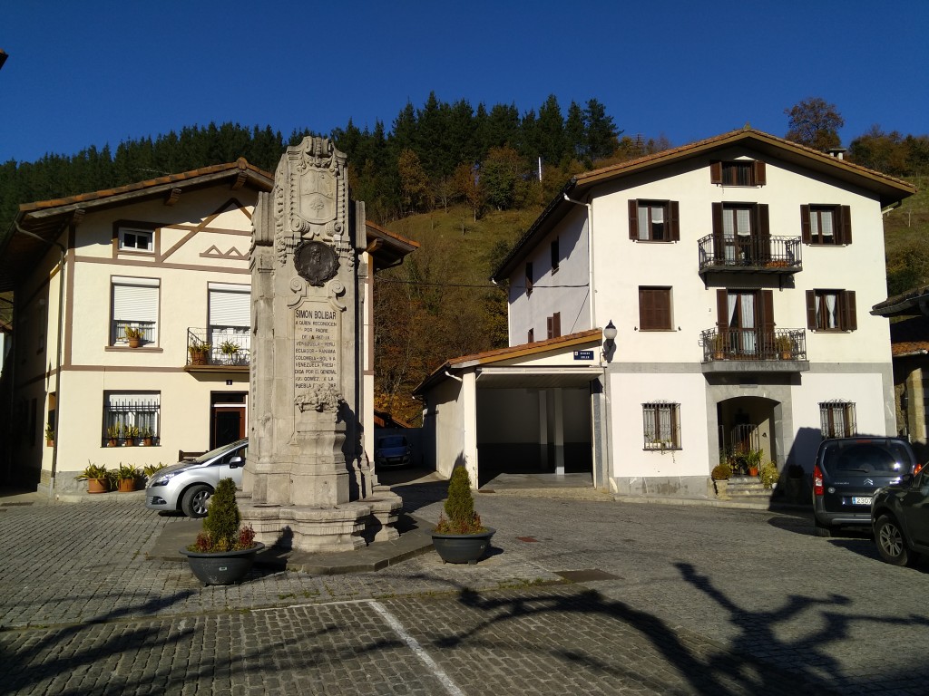 plaza-with-monument-simon-bolivar