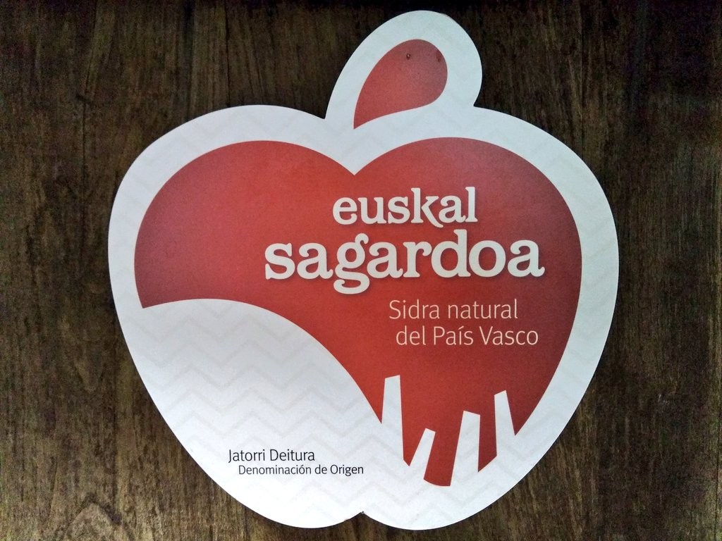 Logotipo de la Denomación de origen de la sidra natural del País Vasco