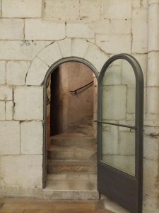 Puerta a la parte superior de la catedral de Santa Maria