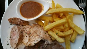 Parrillada de carne con salsa tximitxurri, restaurante Urbe