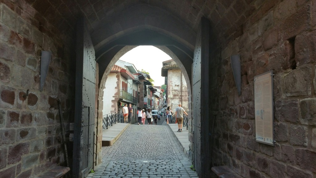 puerta-del-casco-historico-de-donibane-garazi