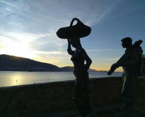 Esculturas Arrantzal y sardinera Puerto Viejo de Algorta