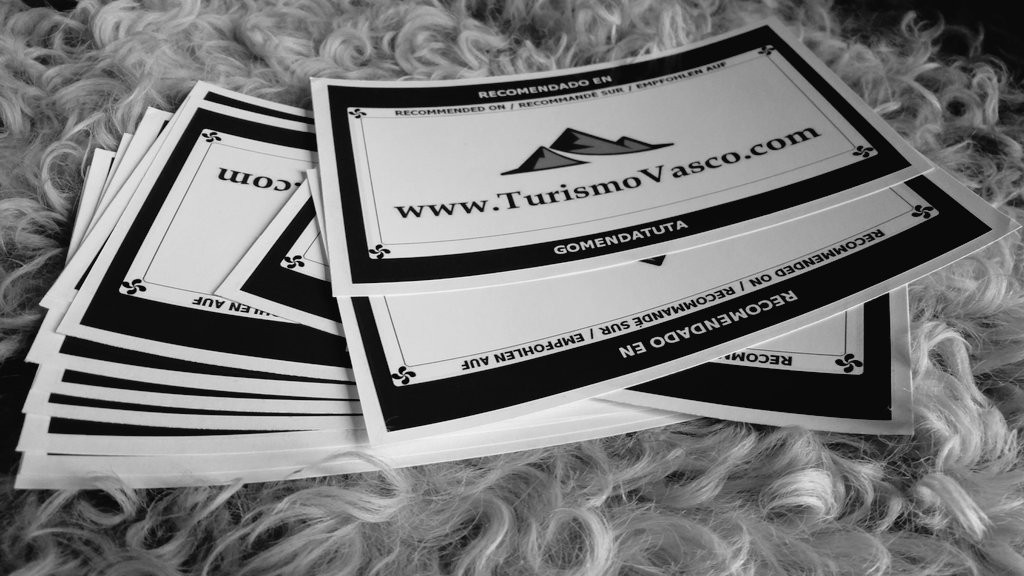 Accreditation TurismoVasco Tiketa black and white