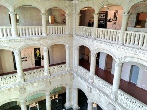 Interior Palacio Bendaña, Museo Bibat, Naipes Fournier