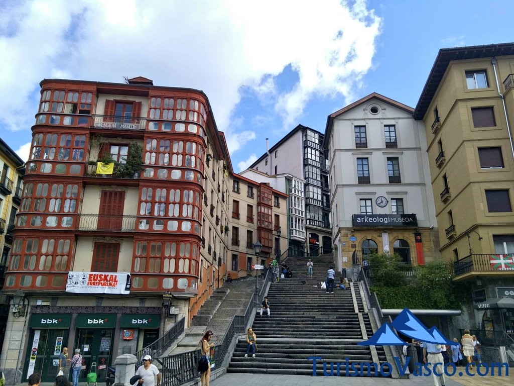 pausa Síguenos Convención Casco Viejo de Bilbao, qué ver, dónde comer y curiosidades varias.