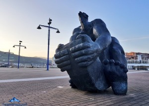 Escultura exterior del Museo Marítimo de Bilbao
