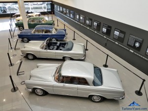 Museo Aguinaga de Mercedes-Benz visto desde arriba