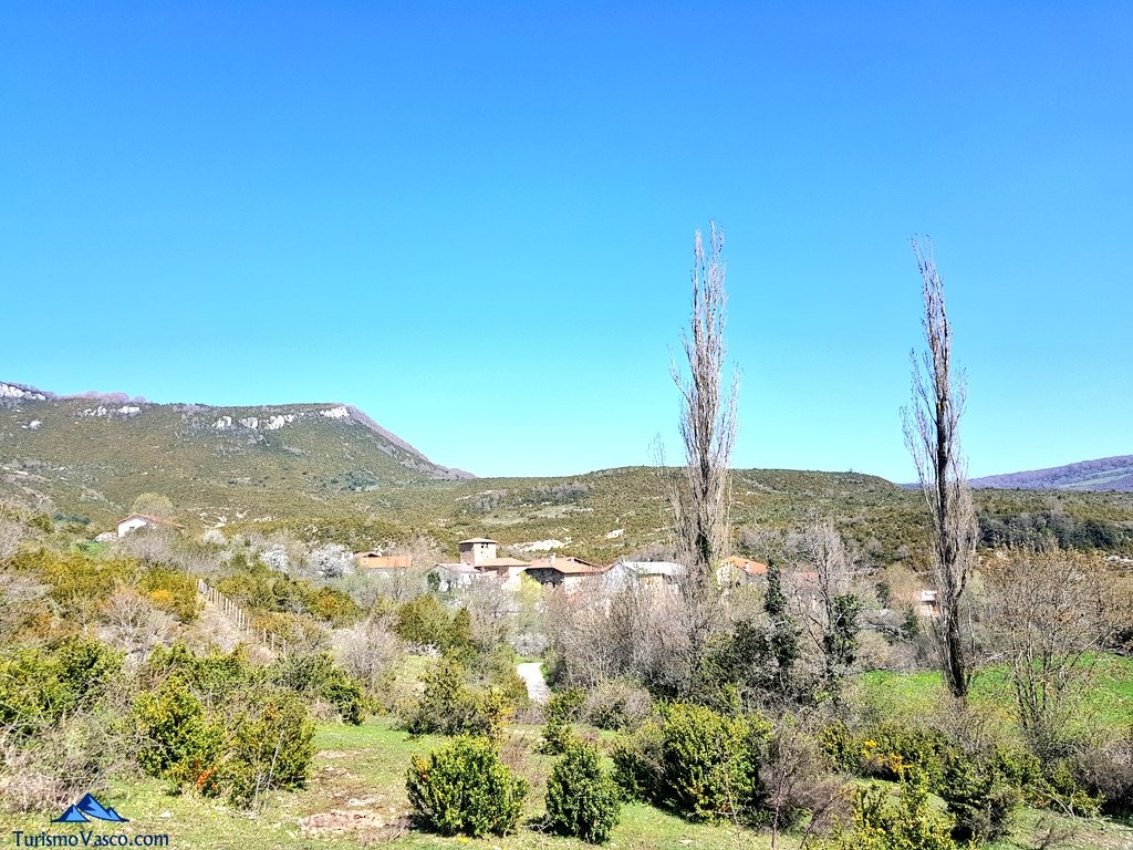 Vistas de Saragüeta desde el sendero local NA-29, Pirineo Navarro