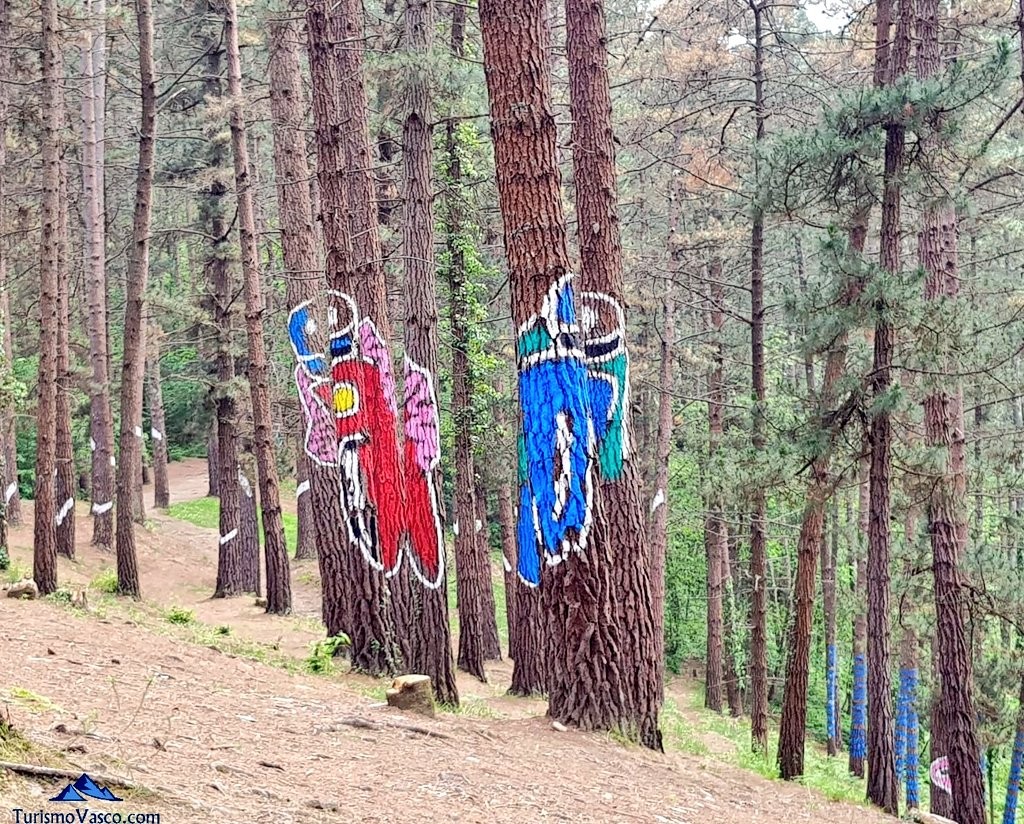 Motoristas en el bosque pintado de oma