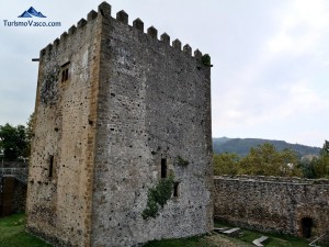 Torre central del Castillo de Muñatones