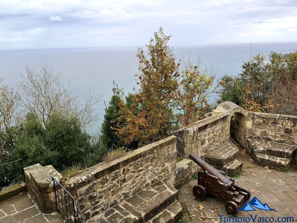 canyon on Mount Urgull