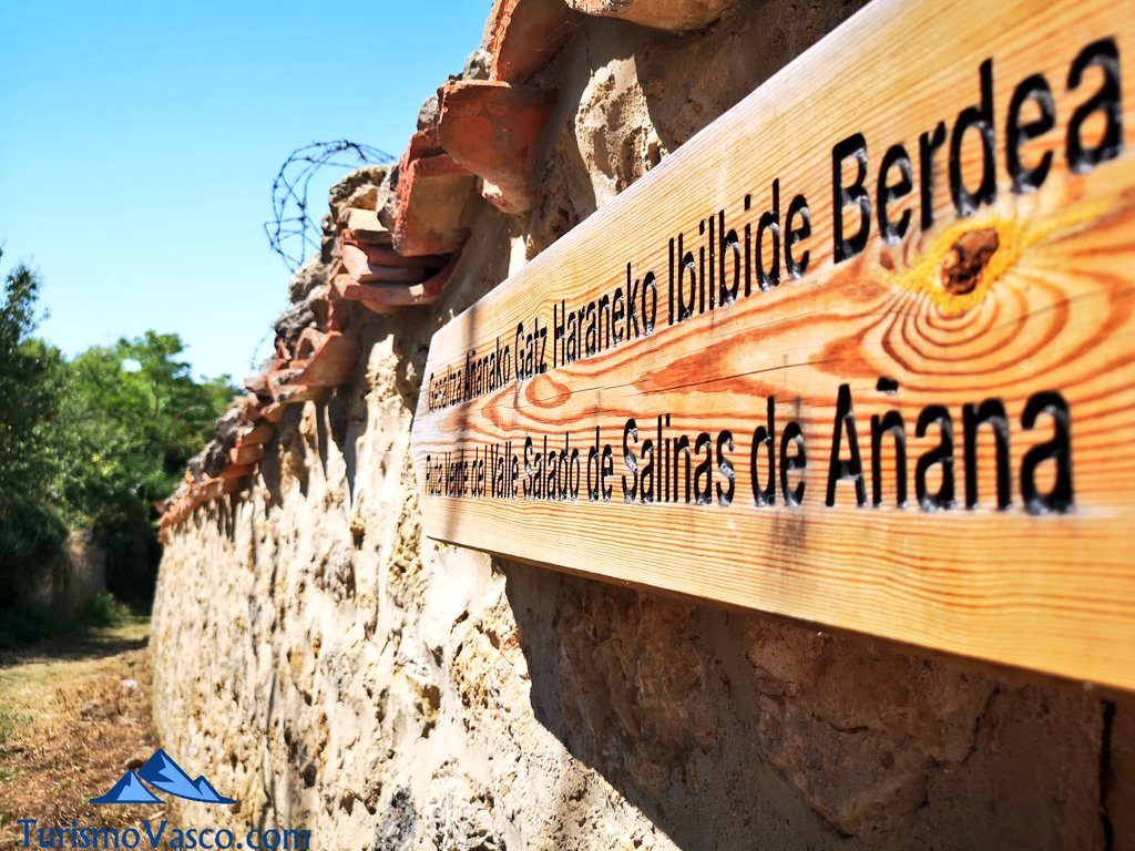 sign, salinas de añana route