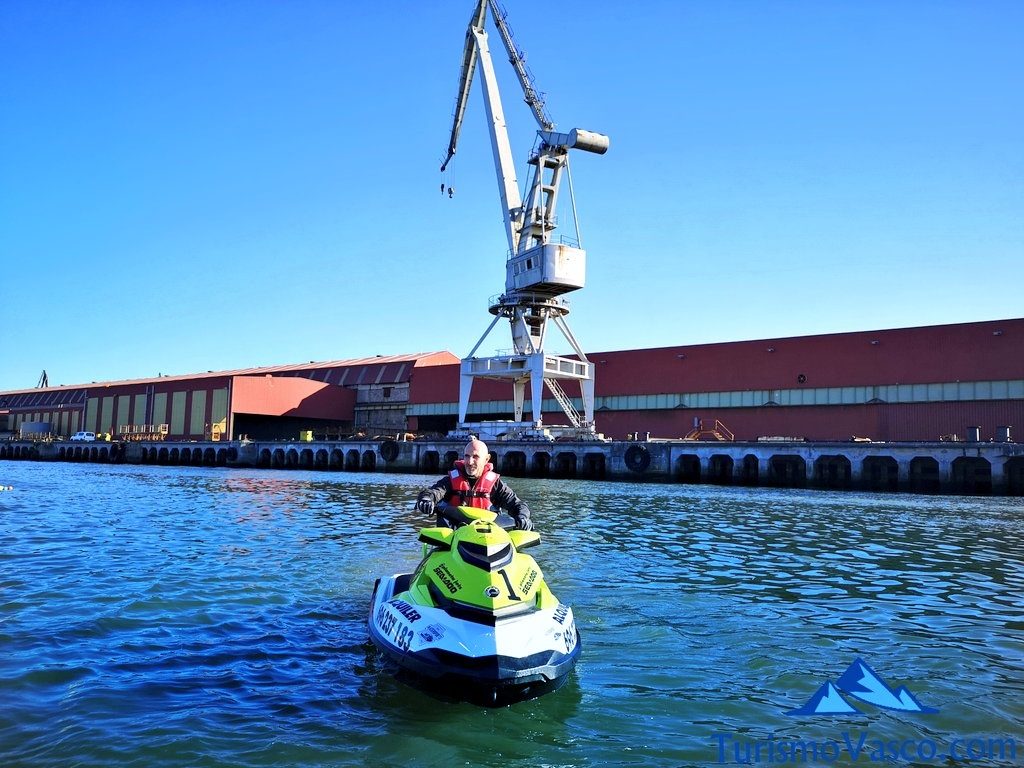 grua naval, alquiler de motos de agua en Bilbao