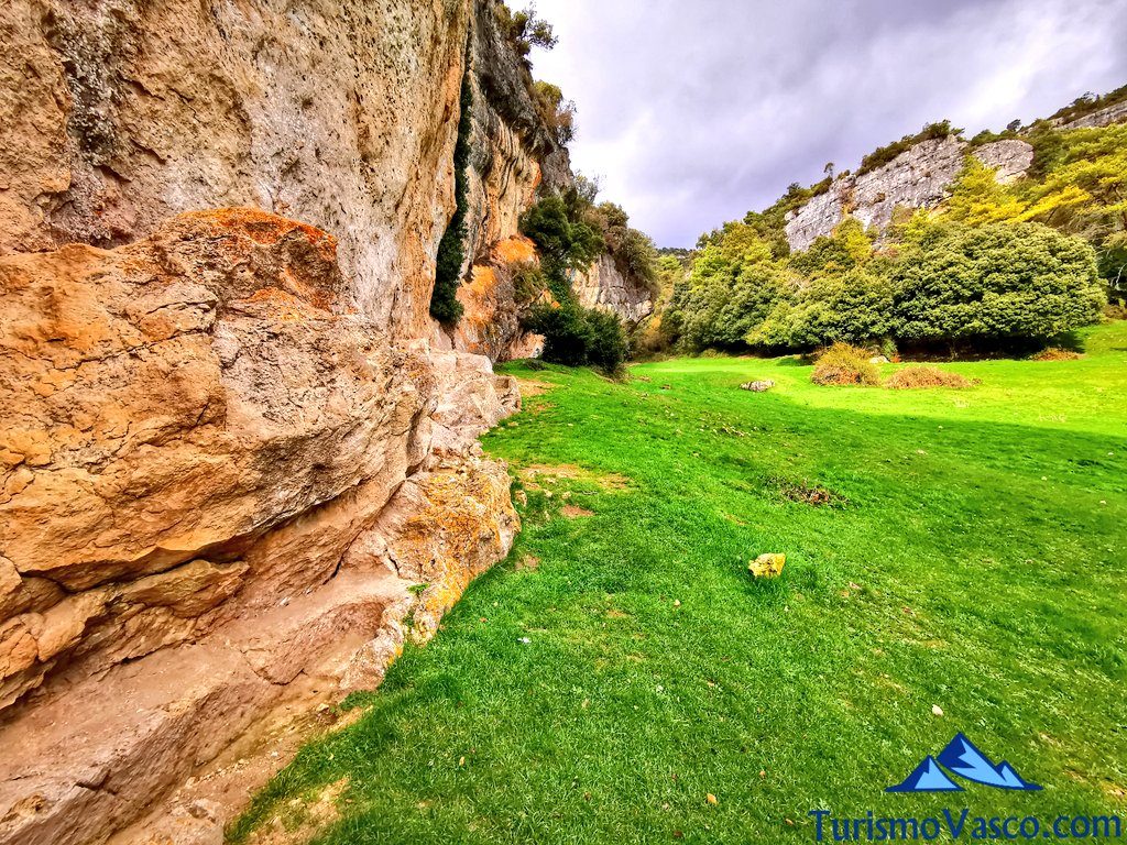 san martin de valparaiso tomb, caves of Valdegovía