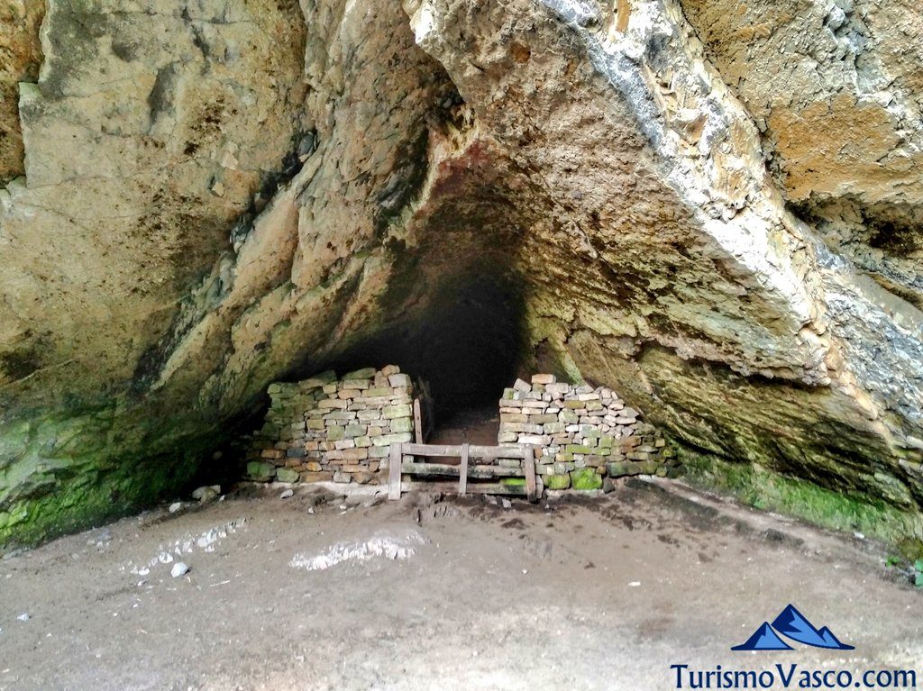 intreior, Cueva de Harpea, Arpea