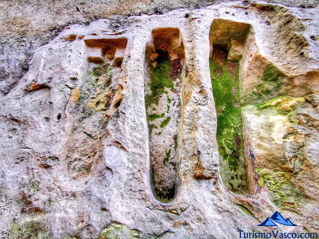 tombs caves of pinedo, caves of Valdegovía