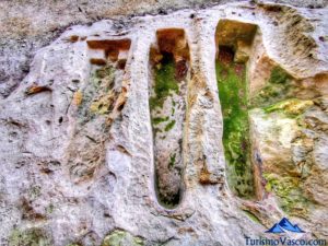 tumbas cuevas de pinedo, cuevas de Valdegovía