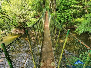 puente colgante, ruta río Baia La Encontrada Lukiano