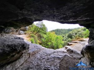 boca vista desde el interior de la cueva,ruta cueva de Los Goros