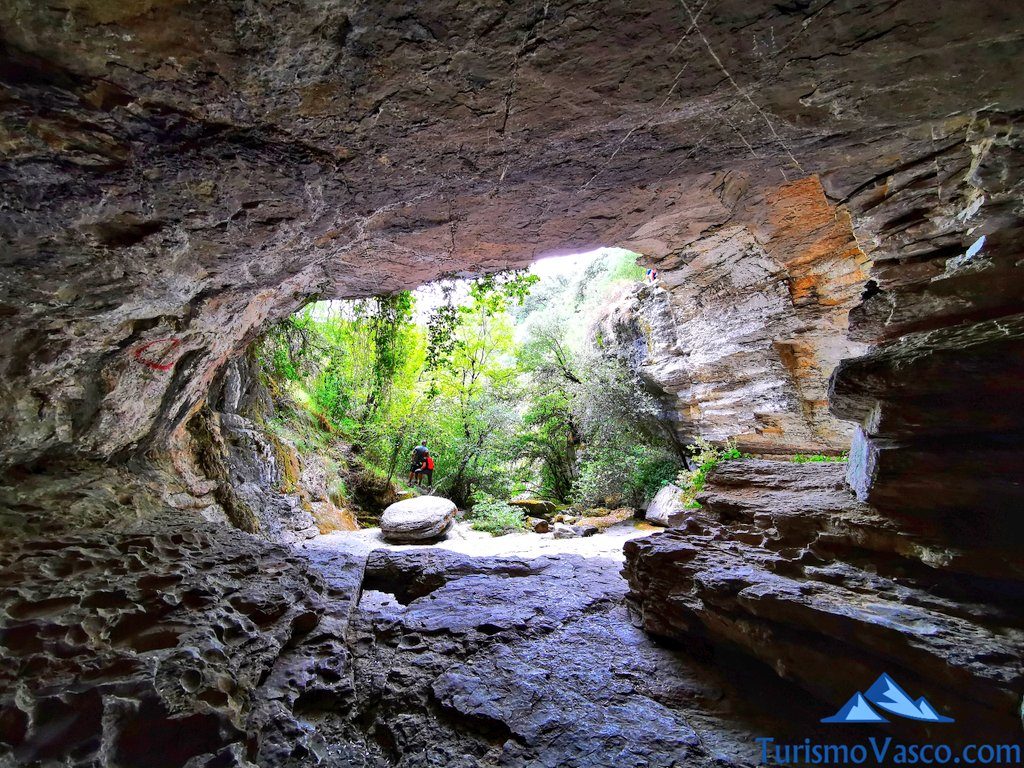 interior de la cueva, ruta cueva de Los Goros