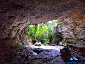 nivel inferior, boca de la cueva,ruta cueva de Los Goros