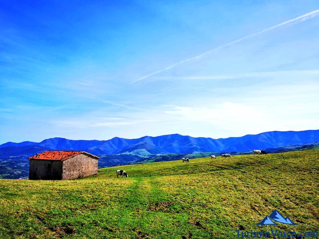 livestock hut on the route to the Relux Karrantza Window