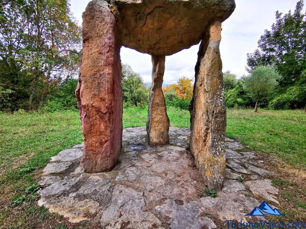 dolmen, trikuharria, Santuario de Estibaliz