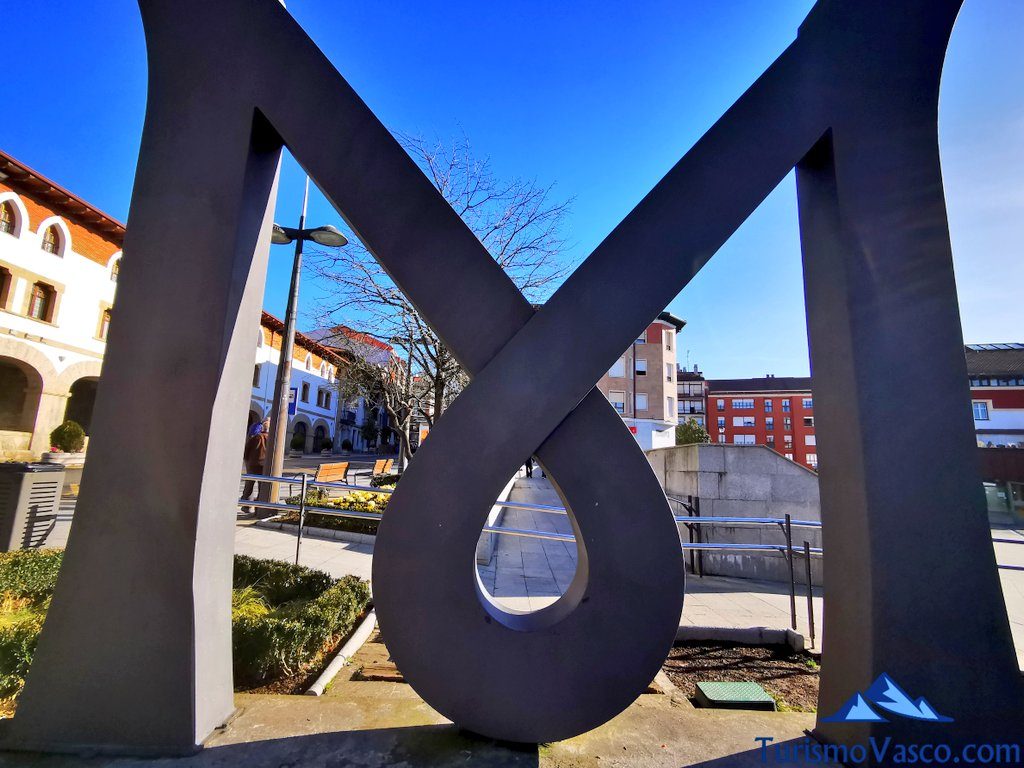 logo mungia, sculpture, Mungia what to see and do