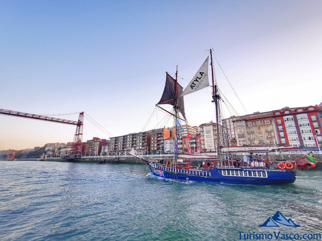 atyla en la ría de Bilbao, puente bizkaia