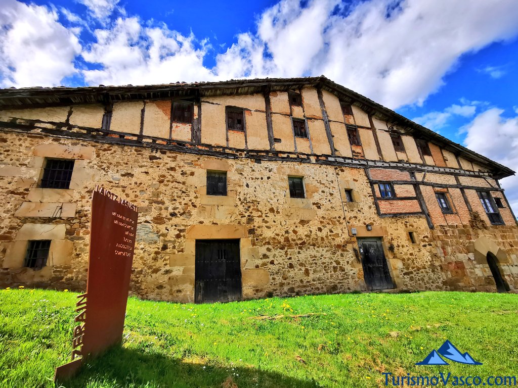 casa jauregi, house of the nobles of Zerain, what to see in Zerain, what to see in Zerain