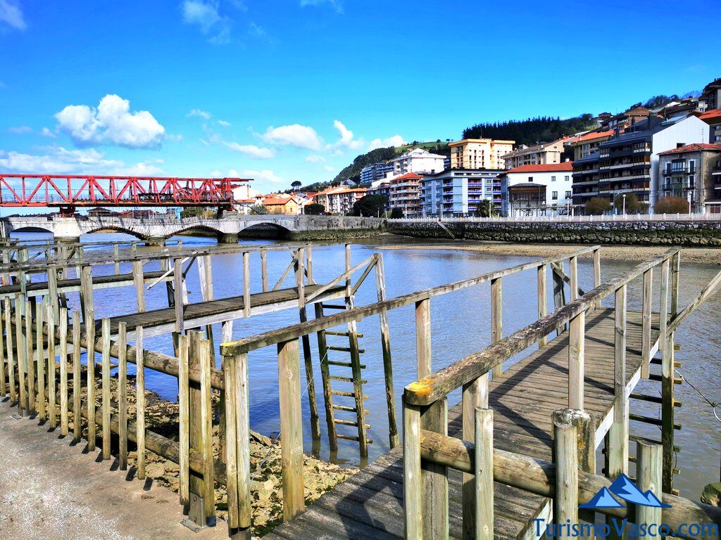 moorings in the estuary of Deba, what to see in Deba