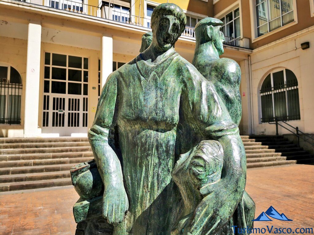 escultura armeria eskola eibar, qué ver en Eibar