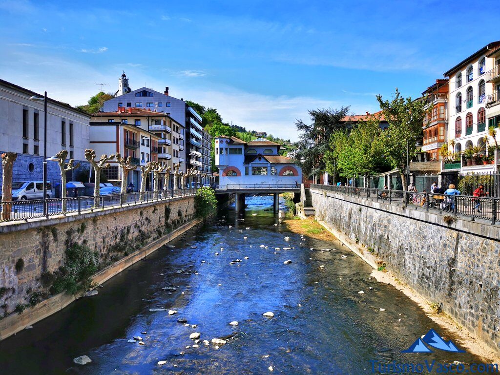 rio urola a su paso por azkoitia, qué ver en Azkoitia