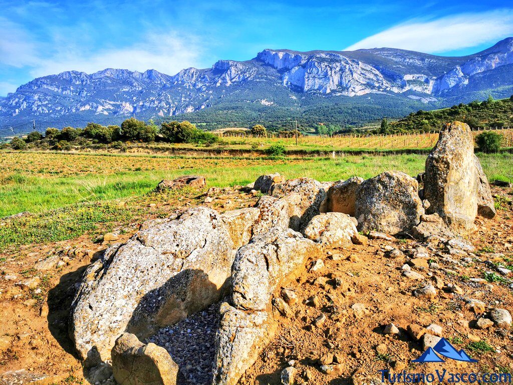 dolmen el sotillo monumento funerario prehistorico, dolmenes de Rioja Alavesa