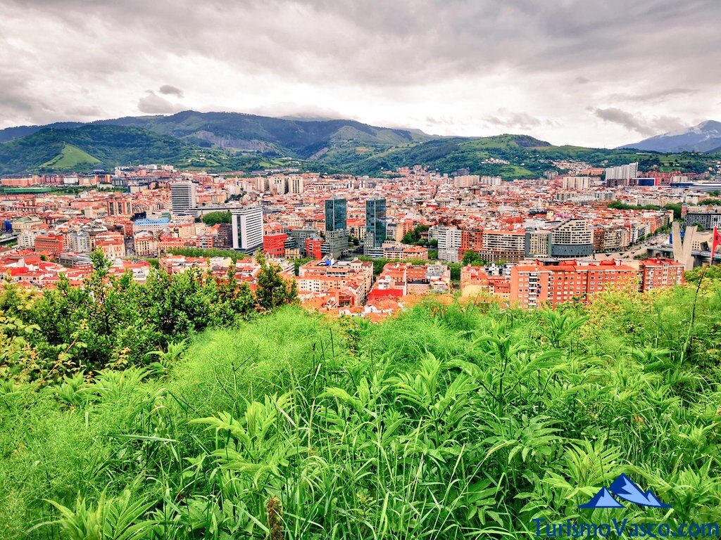 Bilbao desde la ruta de la via verde de Lezama