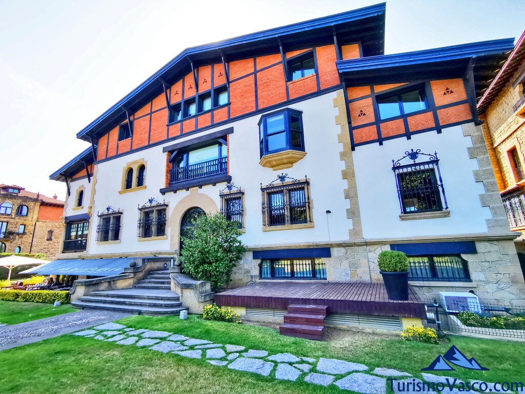 exterior hotel embarcadero, where to sleep in Getxo