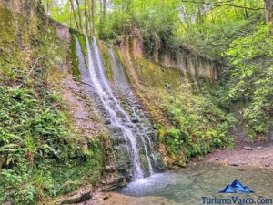 cascada de bolintxu, ruta familiar en Bilbao