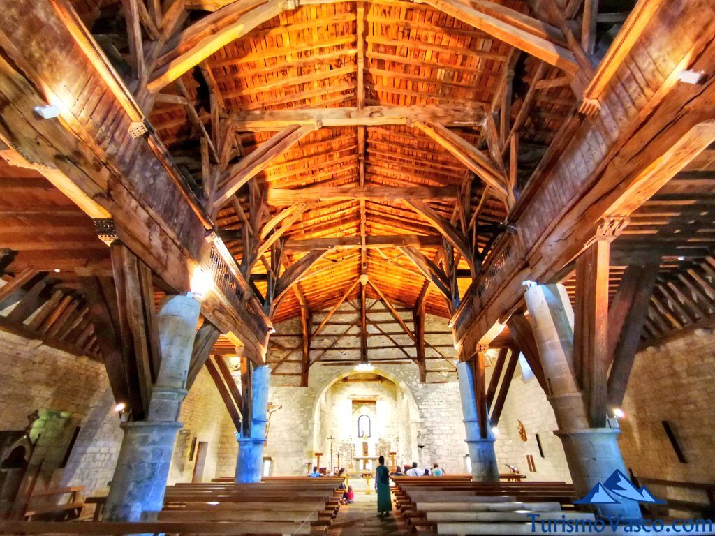 The wooden roof of the old chapel in Zumarraga, what to see in Zumarraga