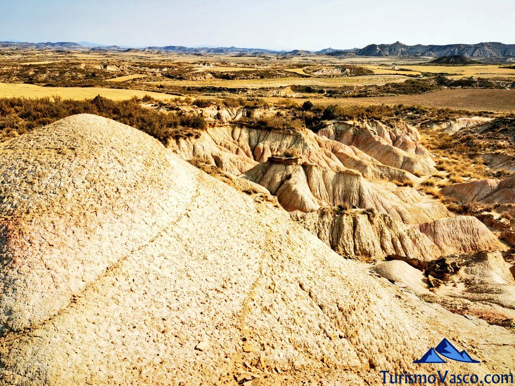 desert landscape of the bardenas, what to see in the bardenas, what to see in the bardenas