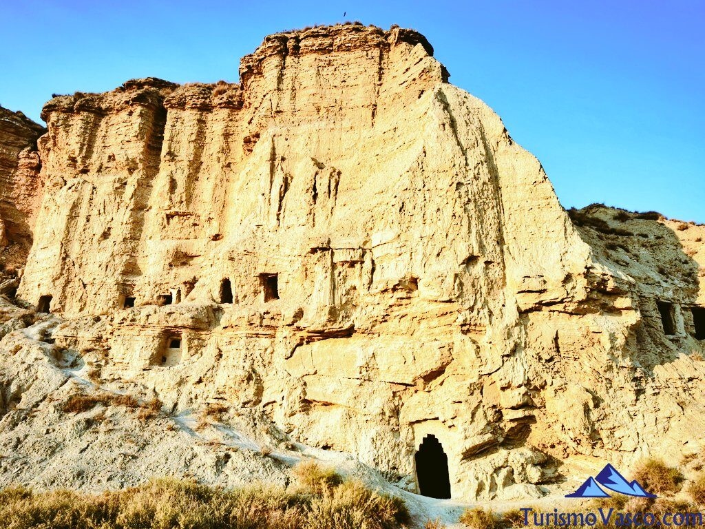 entrada a las cuevas de arguedas, qué ver en Arguedas