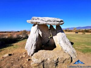 dolmen sorginetxe de agurain, qué ver en Agurain Salvatierra