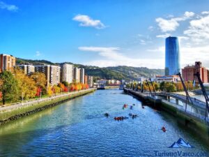 piraguas en la ria de Bilbao, qué hacer en Bilbao