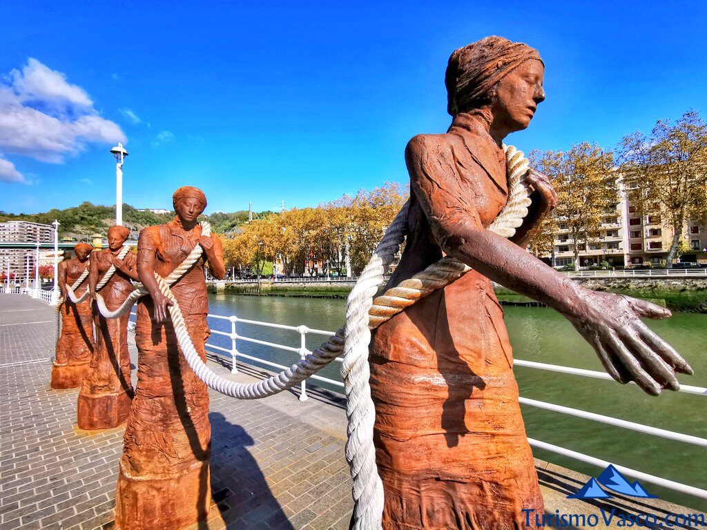 sirgueras en Bilbao, escultura a las mujeres trabajadoras en la ria de Bilbao