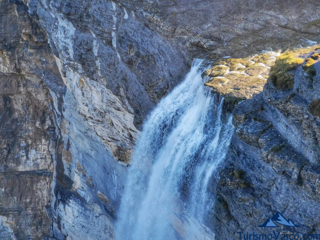 waterfall over 200 meters high, Nervión waterfall