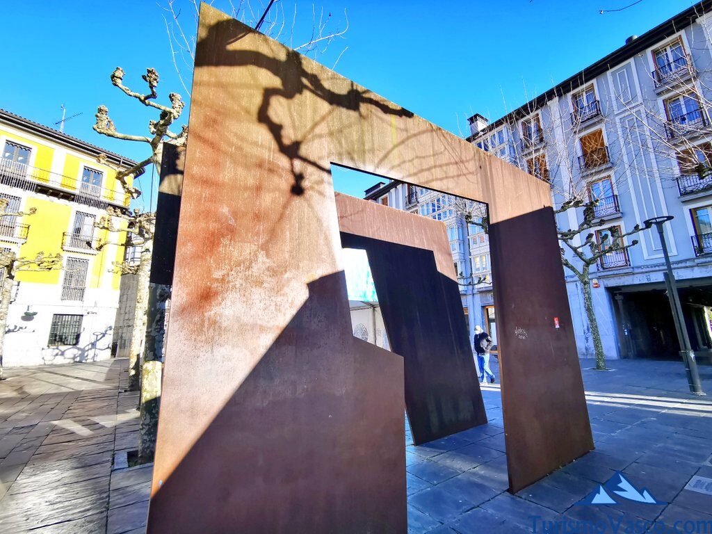 escultura atauts de oteiza en tolosa, qué ver en Tolosa