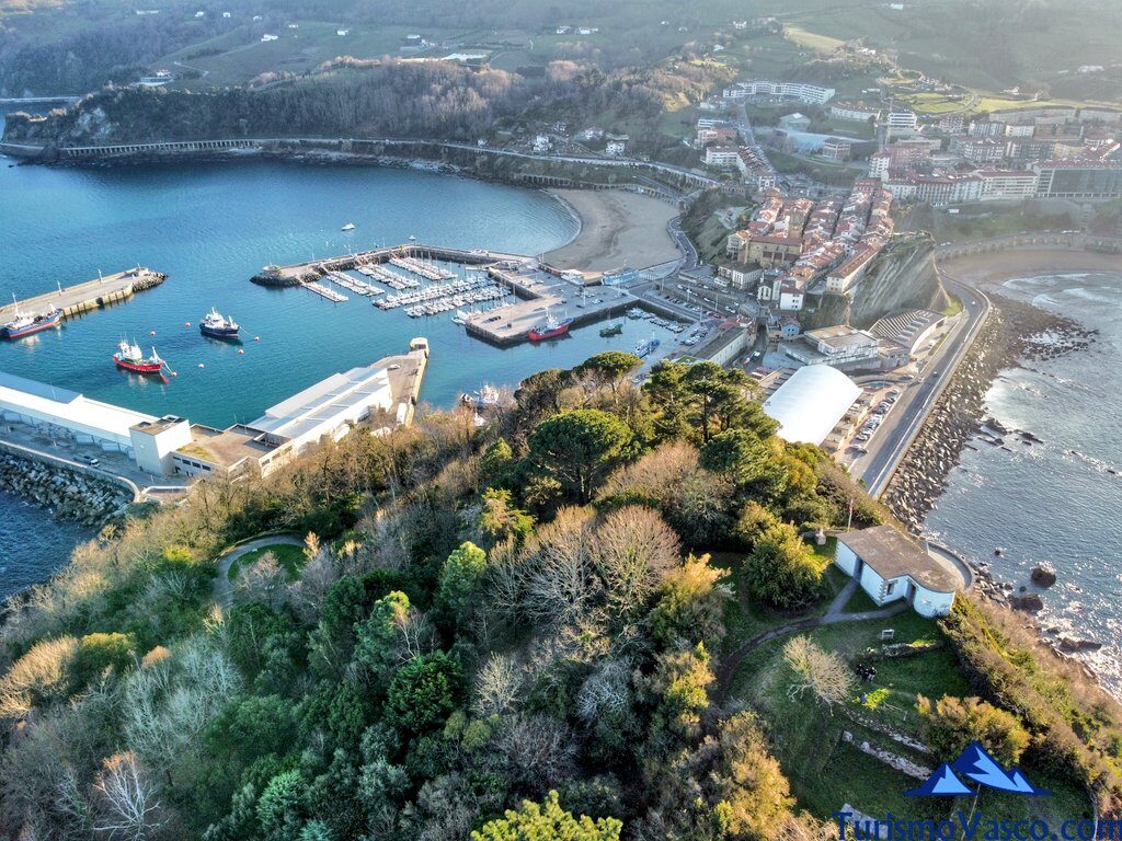 katxapo a vista de dron, raton de getaria, qué ver en Getaria