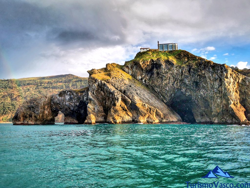 san juan de gaztelugatxe desde el barco, ruta en barco