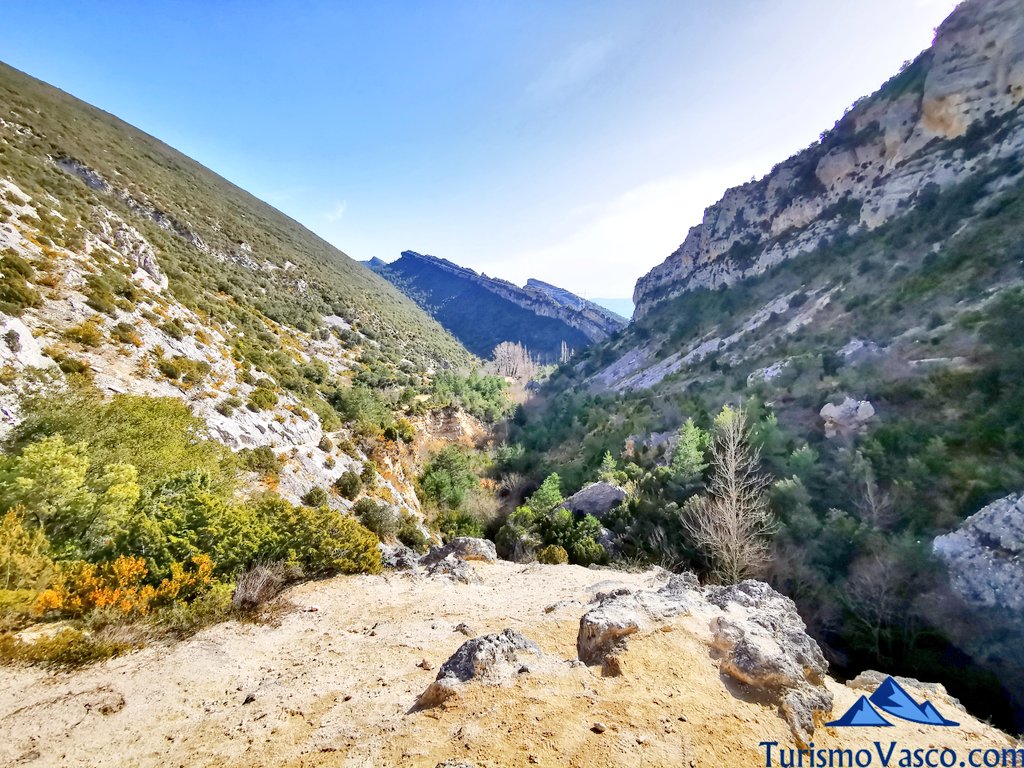 vistas del valle de tobalina desde el desfiladero del río Purón