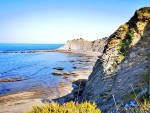 playa de sakoneta, flysch de geoparkea, deba