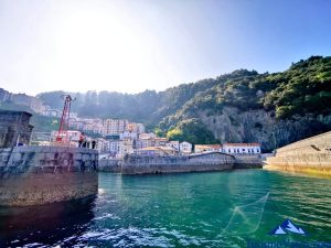 entrada al puerto de elantxobe, ruta en barco a Elantxobe